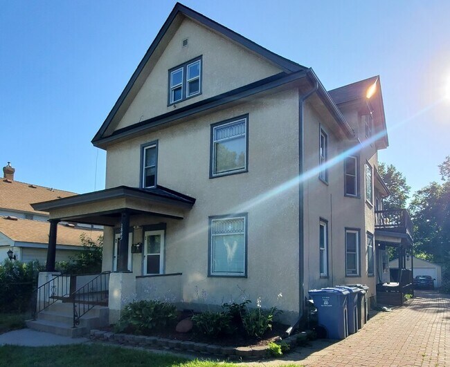 Building Photo - 1843 NE Taylor St