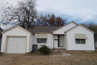 Building Photo - 2211 NW Crosby Ave