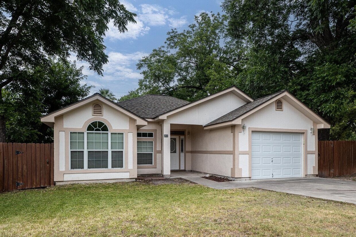 201 Elise's Cir, Del Rio, TX 78840 House Rental in Del Rio, TX
