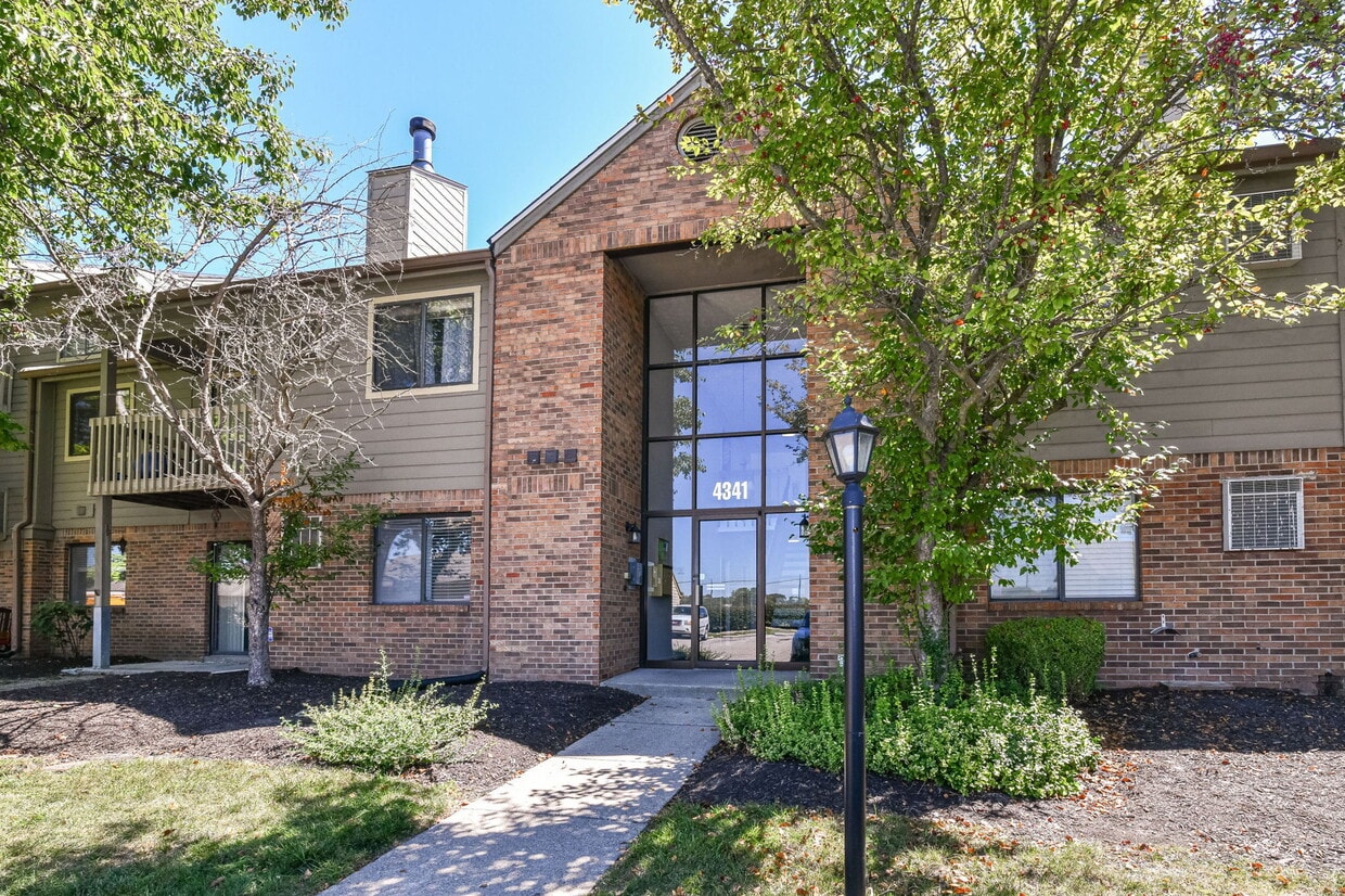 4341 Village Pkwy Cir W Unit 8, Indianapolis, IN 46254 Condo for Rent