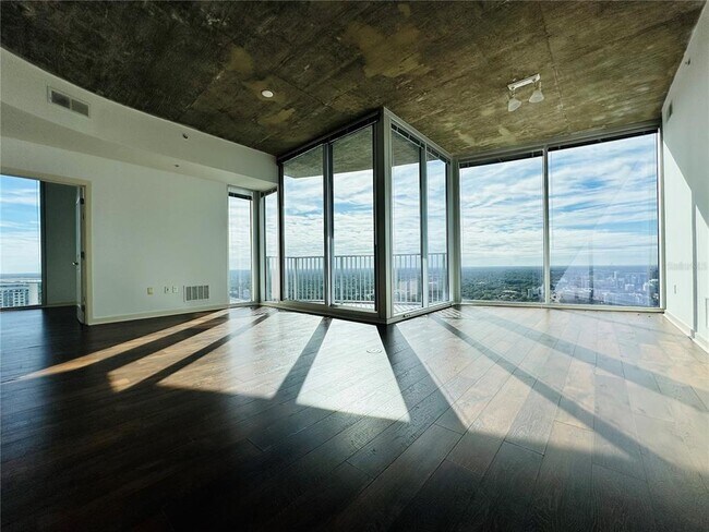 Foto del edificio - 155 S Court Ave