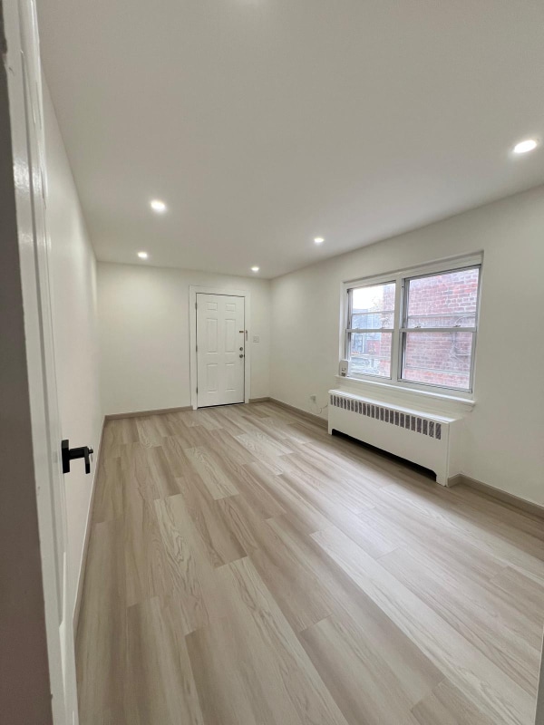 Building Photo - 60-57 59th Ave