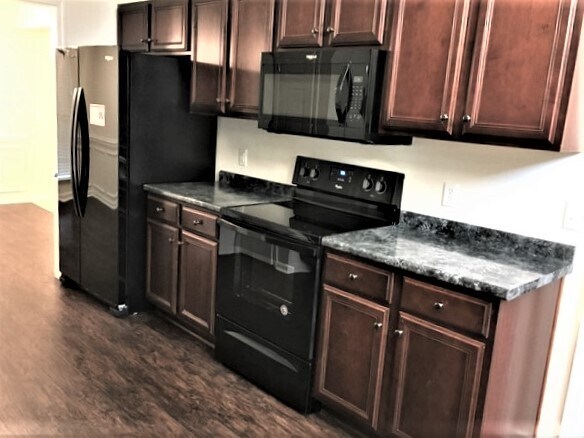 Building Photo - 315 Pebble Dr