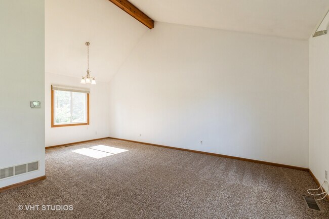 Building Photo - 664 Regent Dr