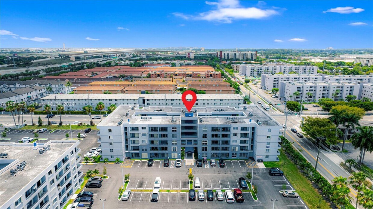 Foto principal - 8201 NW 8th St