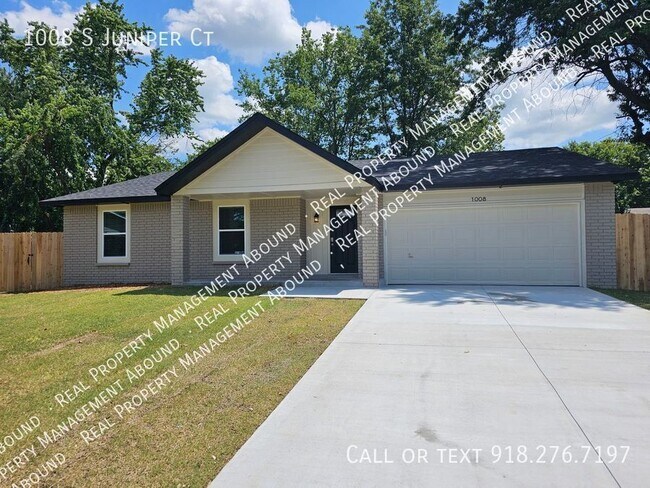 Building Photo - 1008 S Juniper Ct