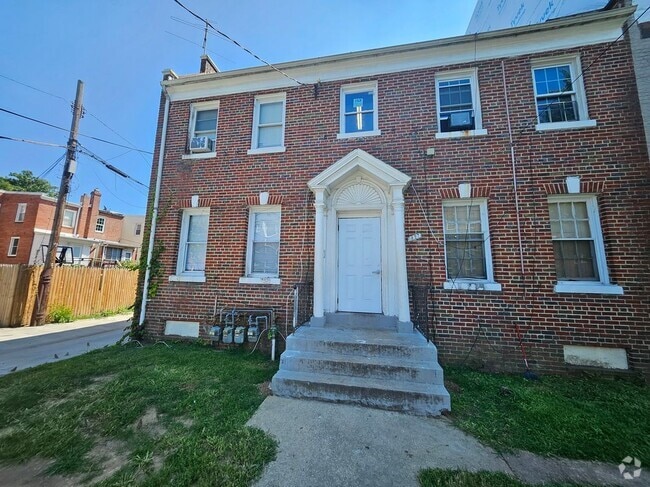 Building Photo - 1827 Q St SE