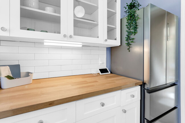 kitchen - 1050 Tilden St NW