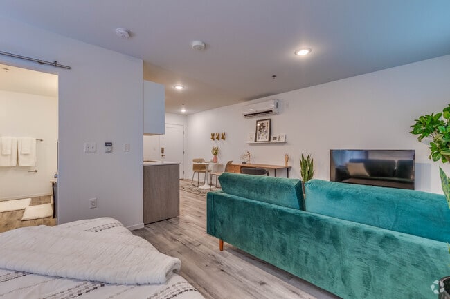 Studio - 480 SF - shareDOWNTOWN Fremont East