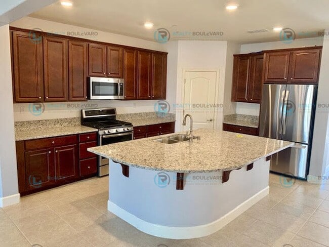 Building Photo - Gorgeous Newer 3 Bedroom Home! Located off...