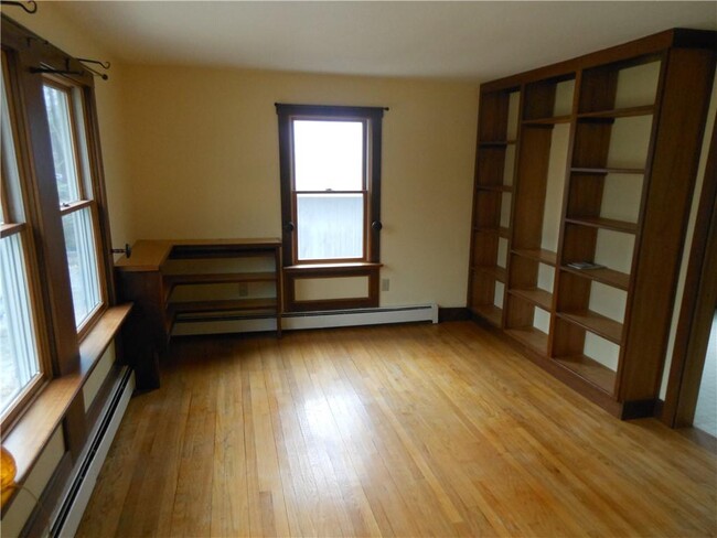 Foto del edificio - 241 Quaker Ln