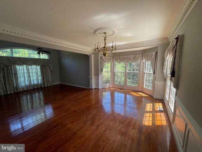 Building Photo - 8801 Mirador Pl