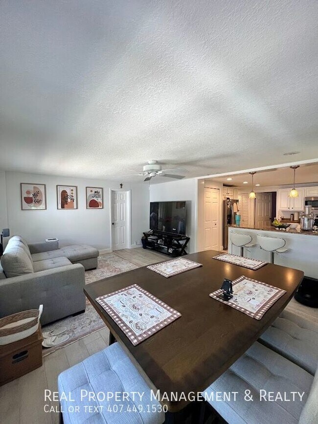 Foto del edificio - 2 BR / 1.5 BA Pool Home on Corner Lot In L...