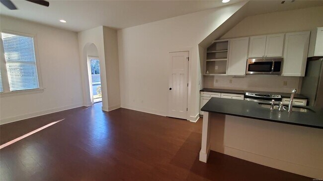 Building Photo - 7921 Tavistock St