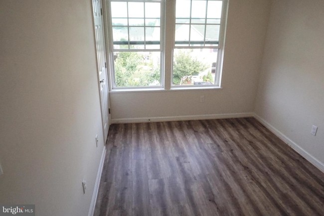 Foto del edificio - 7065 Oak Grove Way