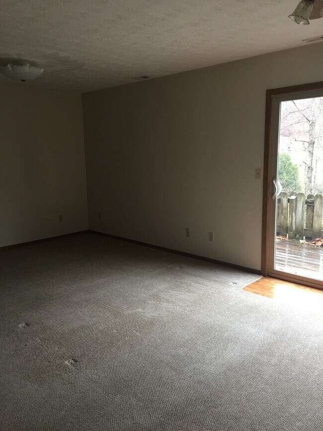 Building Photo - 102 Anderson Dr