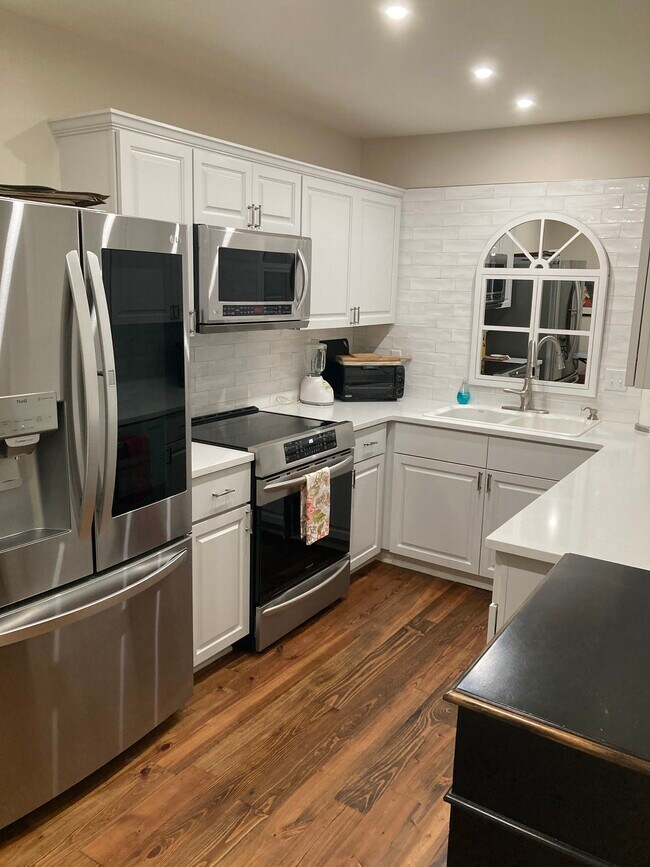 Kitchen - 146 Coming St
