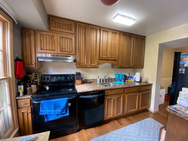 Building Photo - 6337 Pine View Ct