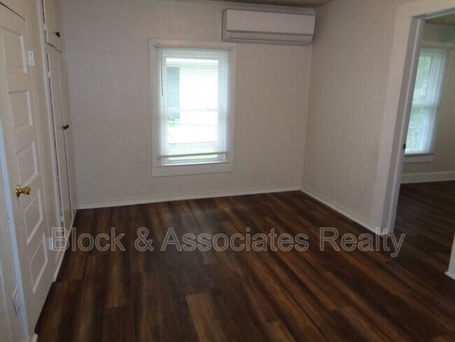 Foto del edificio - 405 Dobson St