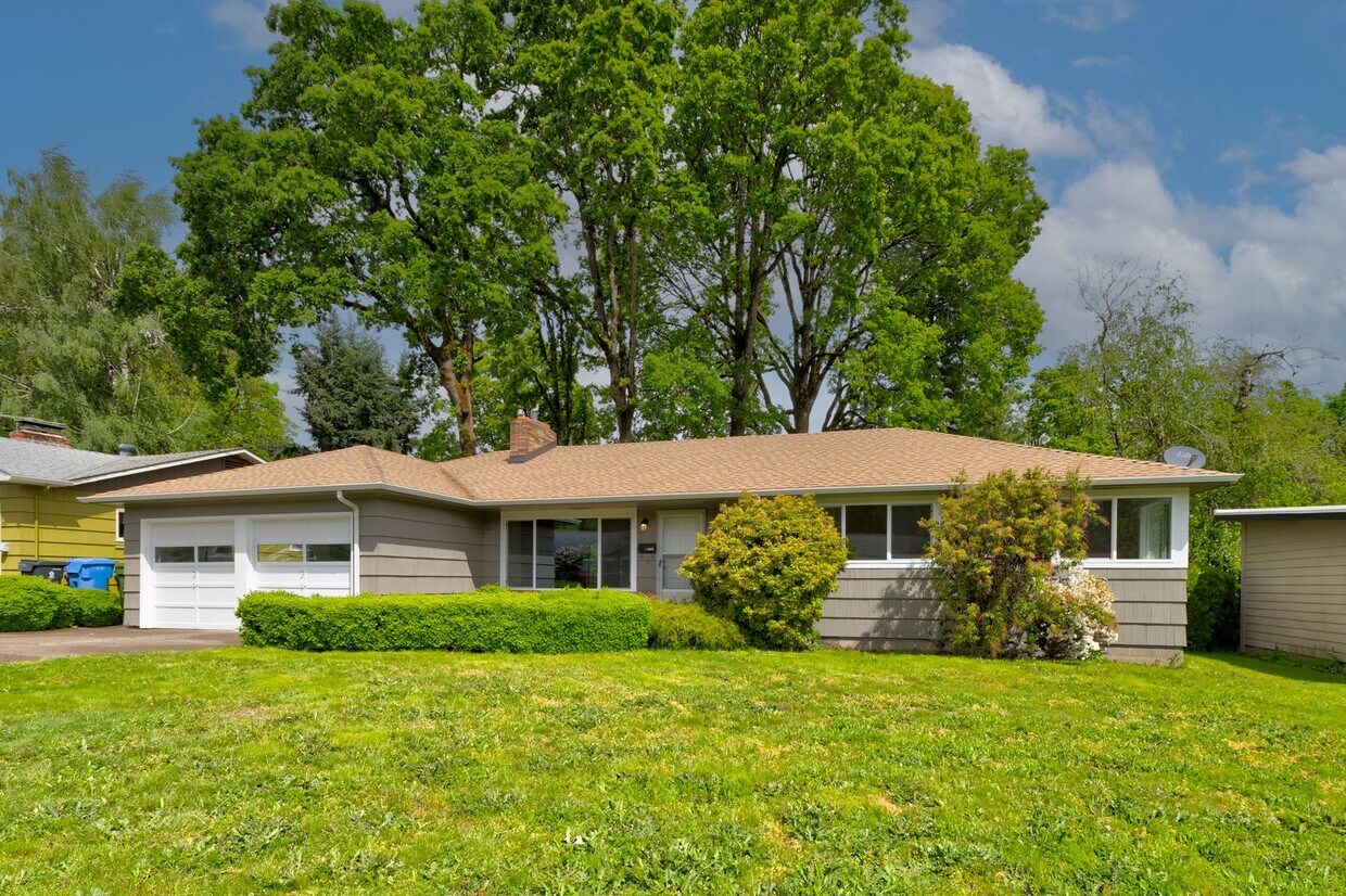 Primary Photo - 3 Bedroom/ 1.5 Bath home