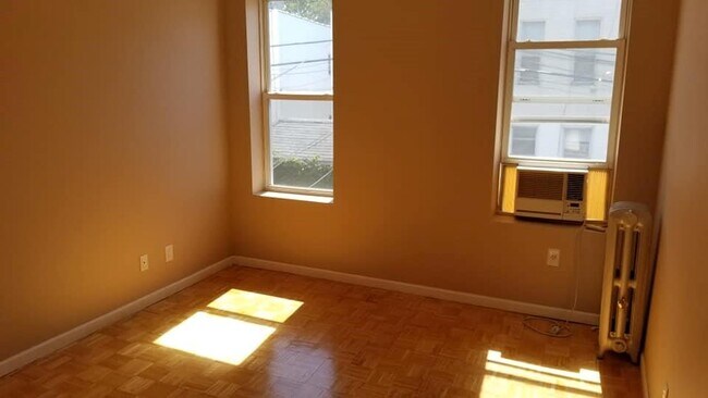 Foto del edificio - 2328 61st St