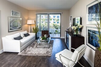 Building Photo - Avalon 850 Boca