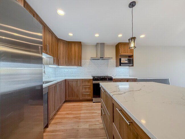 Foto del edificio - 6415 W Irving Park Rd