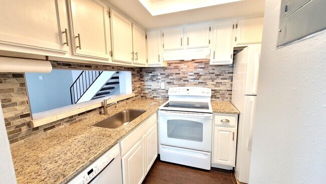 Building Photo - 4885 El Camino Dr