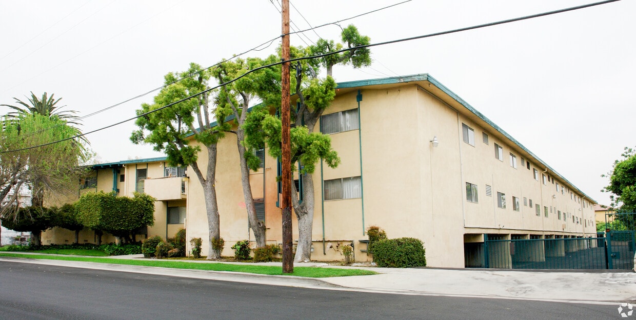 18400 Malden Street - Malden Apartments
