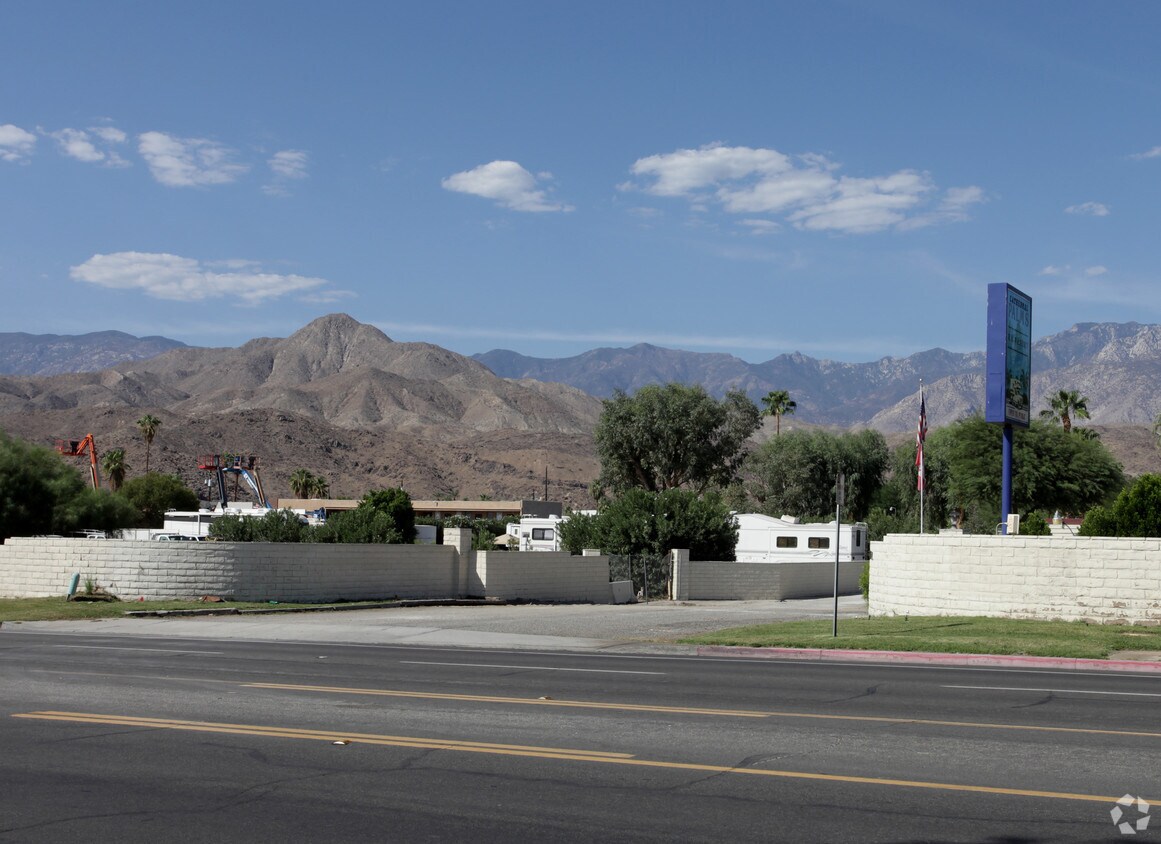 Foto del edificio - 35901 Cathedral Canyon Dr