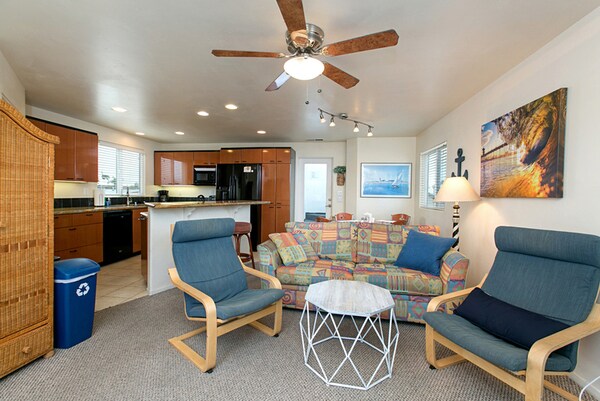 Building Photo - 819 Avalon Ct