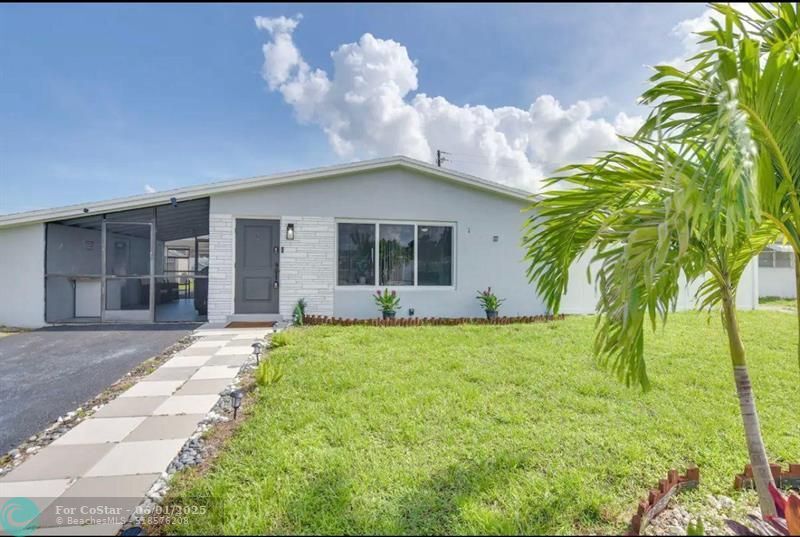 Foto principal - 6599 Roosevelt St