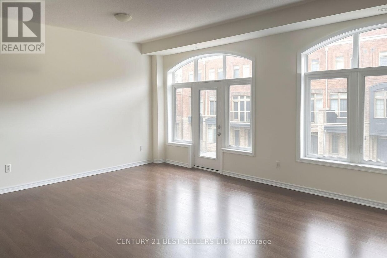 Photo du bâtiment - 322 John Davis Gate