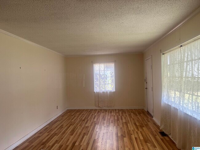 Building Photo - 1608 33rd St SW