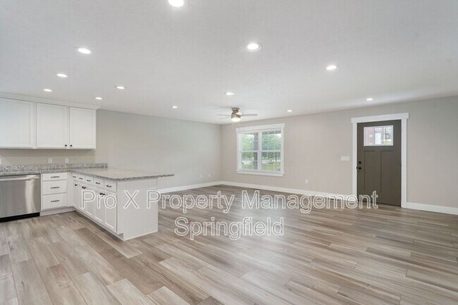 Building Photo - 1120 N Clay Ave