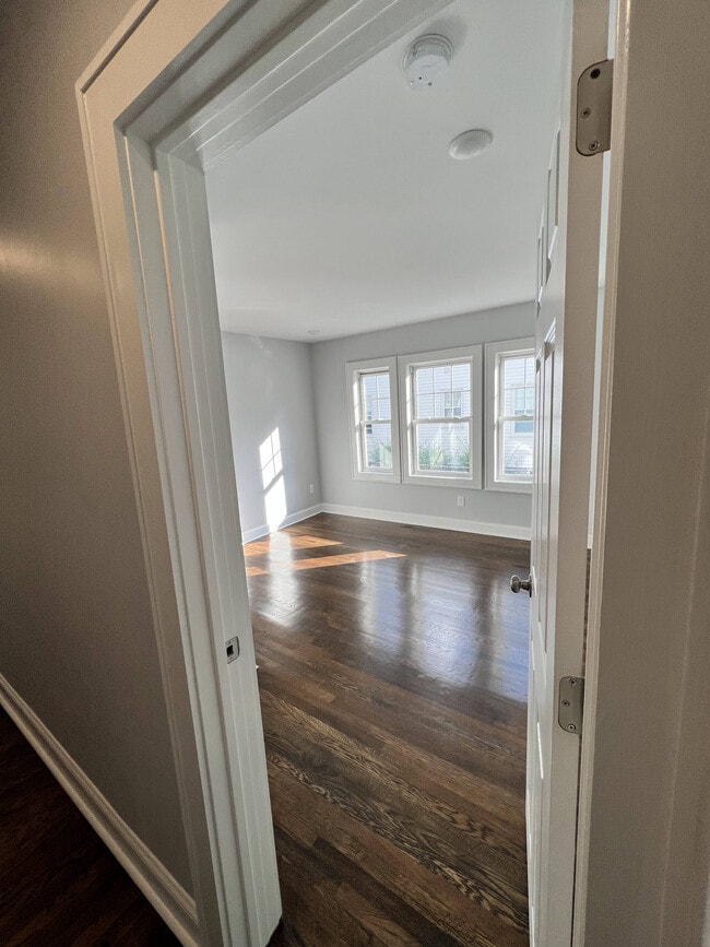 Building Photo - 12 Lawrence St