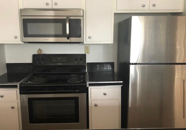 Foto del edificio - 4732 Belleview Ave