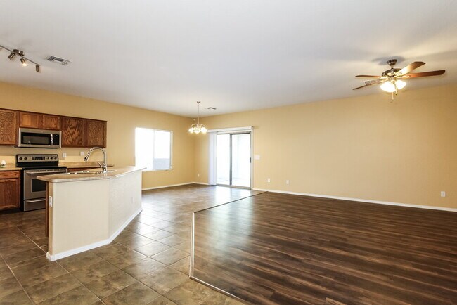 Foto del edificio - 15221 N 177th Dr