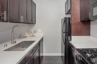 1BR, 1BA - 600 SF - Cielo