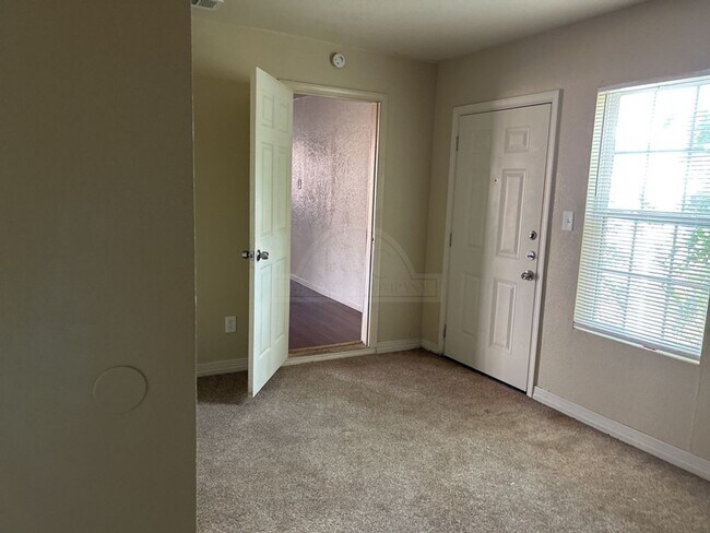 Foto del edificio - 416 E Garrison Ave