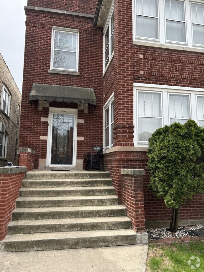 Building Photo - 5107 W Cullom Ave