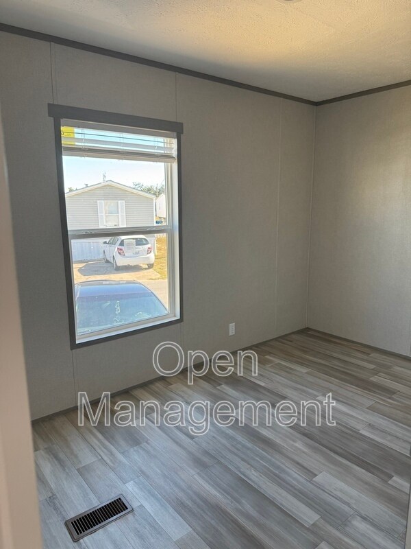 Building Photo - 518 Everitt Ave