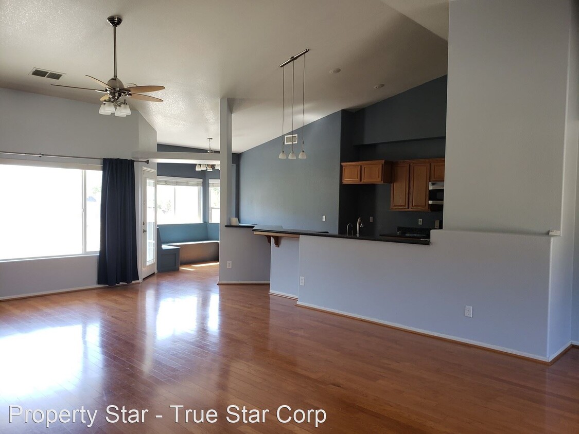 Primary Photo - 4 br, 3 bath House - 23521 Lakeview Dr