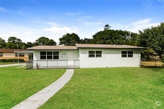 Building Photo - 1101 NW 18th St
