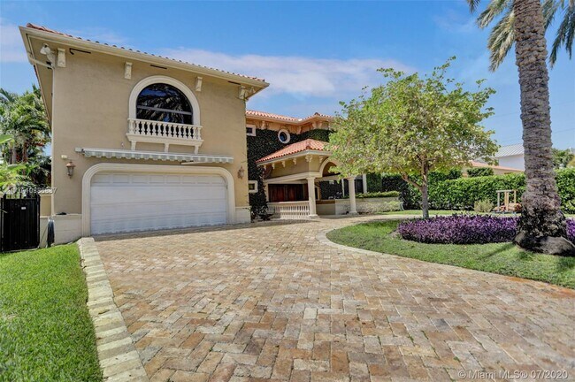 Building Photo - 3302 NE 166th St