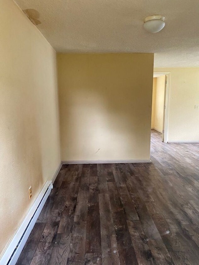 Foto principal - 1 Bedroom, 1 Bathroom Single Family Home i...