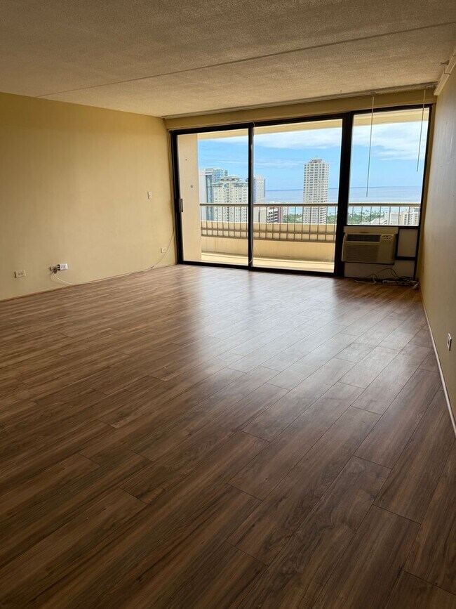 Building Photo - 2333 Kapiolani Blvd