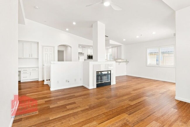 Building Photo - 6361 Alexandri Cir