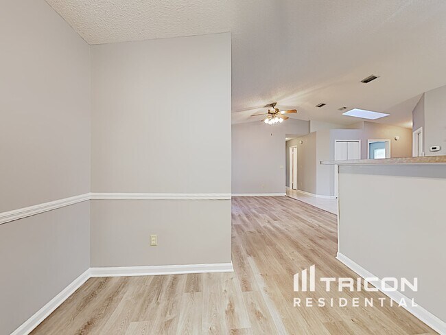 Building Photo - 2166 Aspen Ridge Drive Jacksonville FL