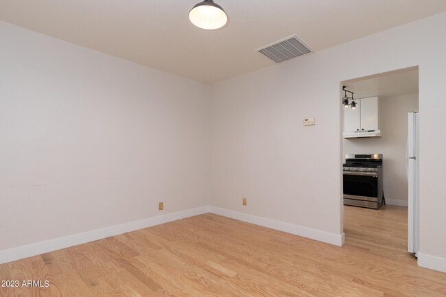 Building Photo - 1342 W Monroe St